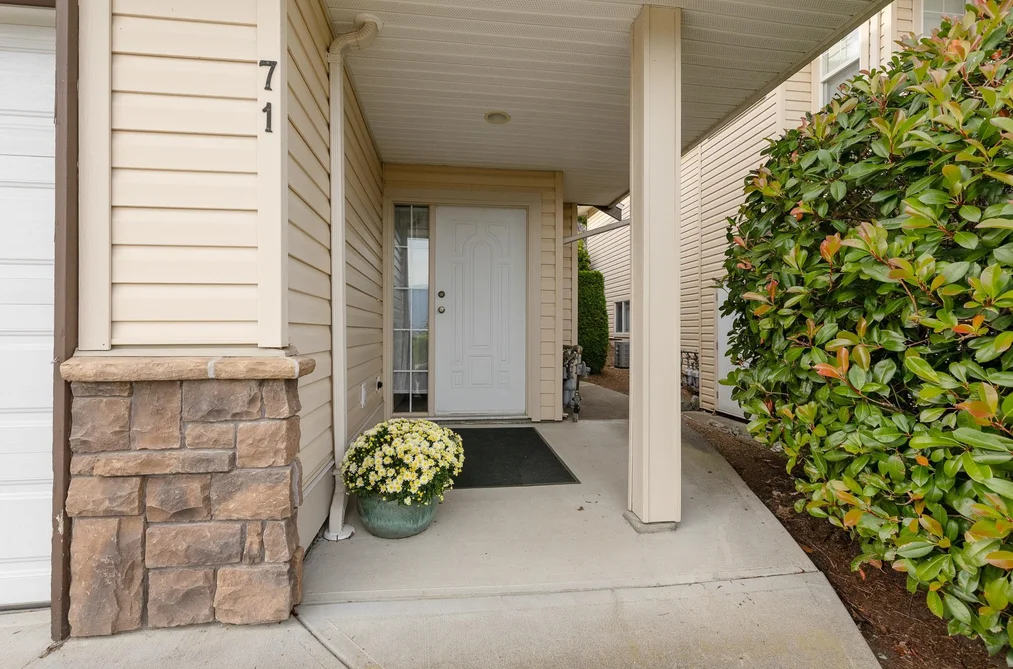 71-8590 Sunrise Drive, Chilliwack, BC - Townhouse for Sale - Photo 7 of 39 71-8590 Sunrise Drive, Chilliwack, BC - Townhouse for Sale - Photo 7 of 39