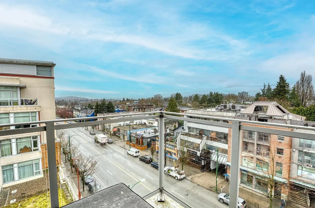 Condo for sale at 710 2228 W Broadway Vancouver British Columbia - MLS: R3095972