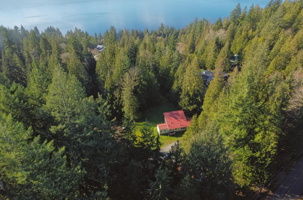 7103 SECHELT INLET ROAD, Sechelt BC V7Z 0P1, Sechelt BC — Residential for Sale - Photo 2