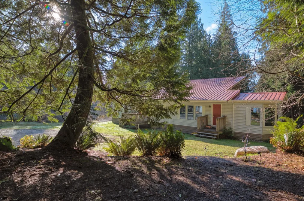 7103 SECHELT INLET ROAD, Sechelt BC V7Z 0P1, Sechelt BC — Residential for Sale - Photo 3