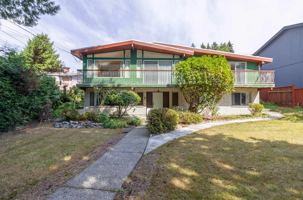 House for sale at 7107 Broadway Burnaby British Columbia - MLS: R3162494