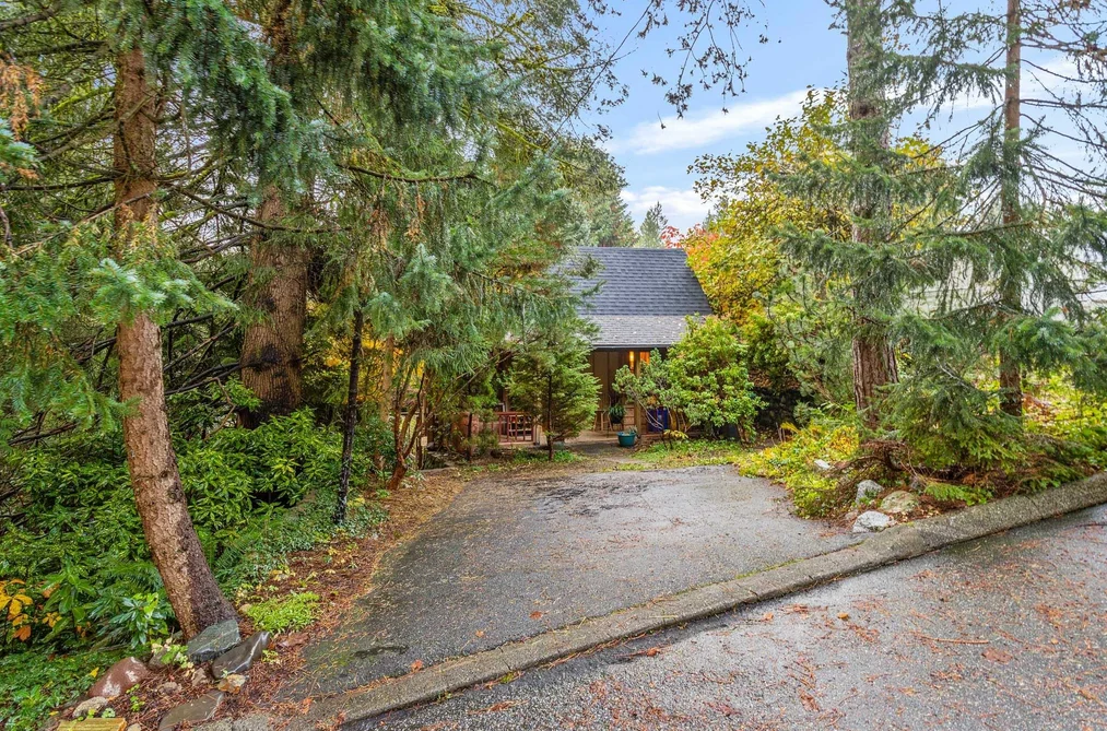 House for sale at 713 E St. James Road North Vancouver British Columbia - MLS: R3116697