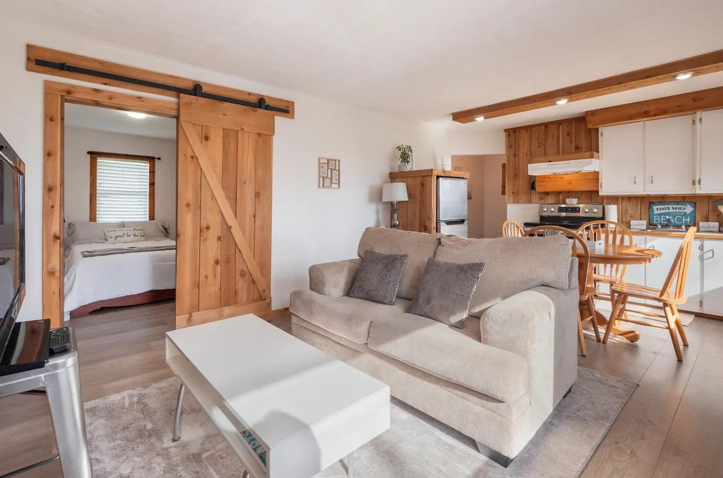 House for sale at 716/718 Hillcrest Road Gibsons British Columbia - MLS: R3084914