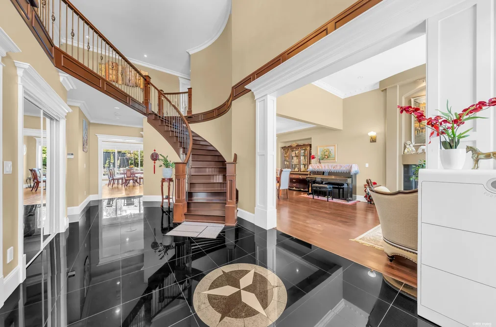 717 SHAW AVENUE, Coquitlam BC V3K 2R7, Coquitlam BC — Residential for Sale - Photo 2
