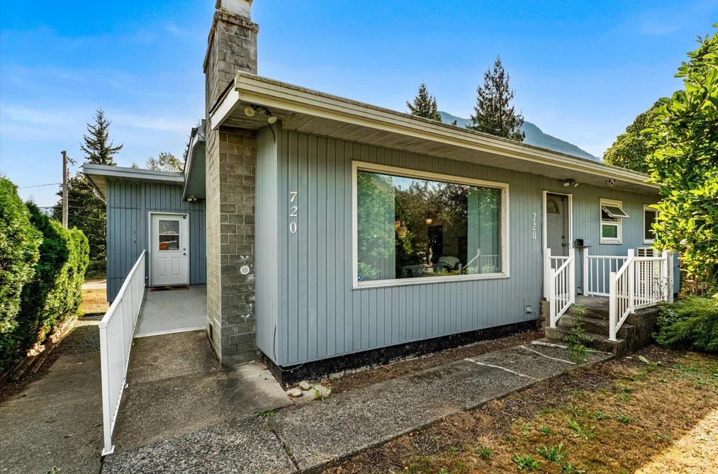 House for sale at 720 Coquihalla Street Hope British Columbia - MLS: R3163509