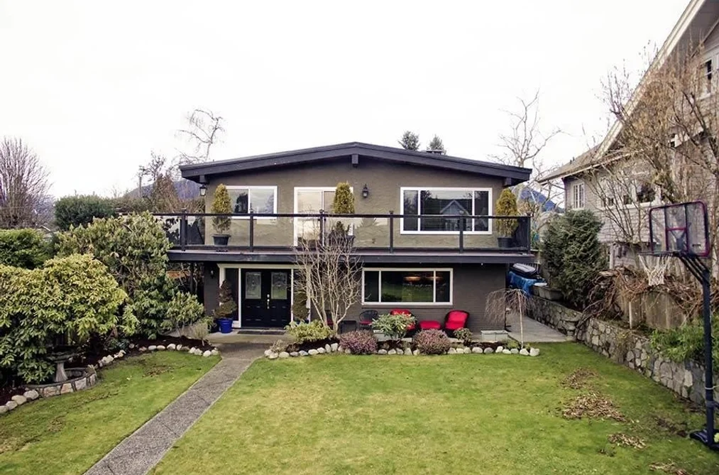House for sale at 720 E 9th Street North Vancouver British Columbia - MLS: R3129885