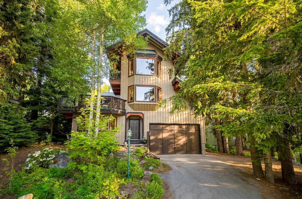 House for sale at 7231 N Fitzsimmons Road Whistler British Columbia - MLS: R3130715