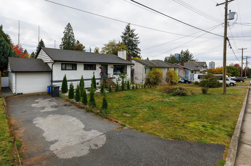 724 Accacia Avenue, Coquitlam, BC - MLS: R3179611 - Photo 1 724 Accacia Avenue, Coquitlam, BC - MLS: R3179611 - Photo 1