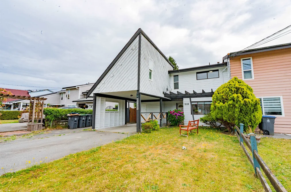 Half Duplex for sale at 7258 130 Street Surrey British Columbia - MLS: R3146252