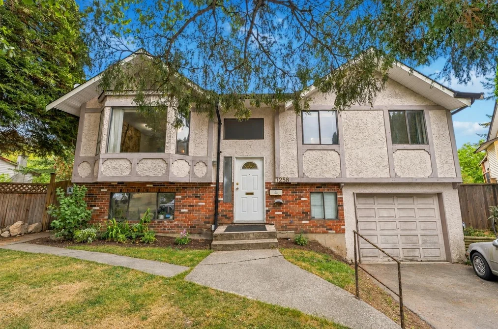 House for sale at 7258 140a Street Surrey British Columbia - MLS: R3168863