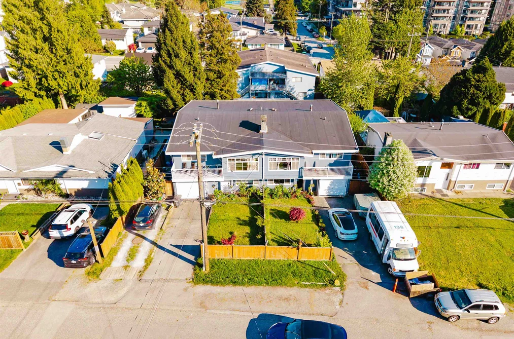 Duplex for sale at 7270 16th Avenue Burnaby British Columbia - MLS: R3122404