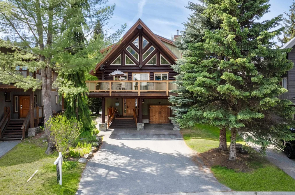 House for sale at 7270 Spruce Grove Circle Whistler British Columbia - MLS: R3124555