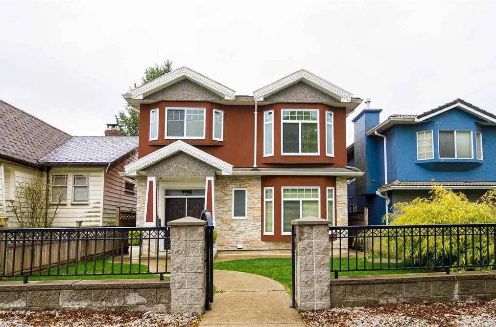 House for sale at 728 E 49th Avenue Vancouver British Columbia - MLS: R3033086