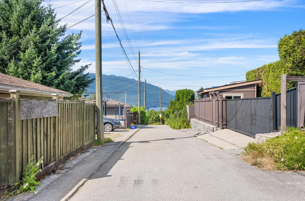 7280 BARNET ROAD, Burnaby BC V5A 1E2, Burnaby BC — Residential for Sale — Photo 17 of 19