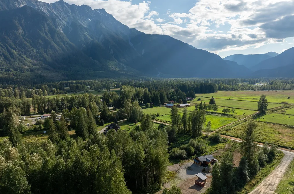 7320 MACRAE ROAD, Pemberton BC V0N 2L3, Pemberton BC — Residential for Sale - Photo 2