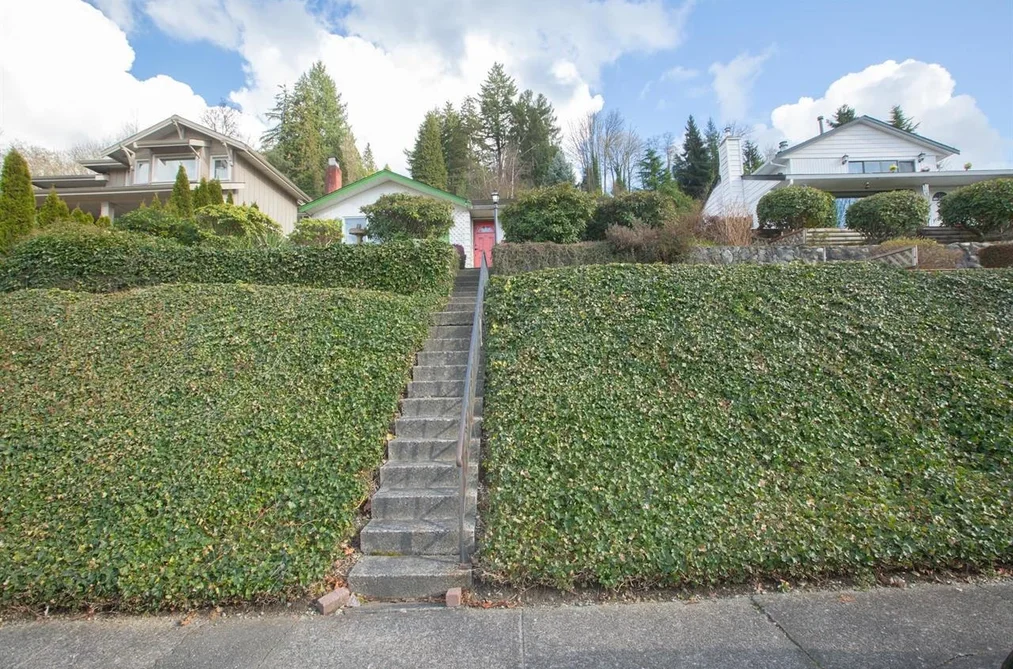 House for sale at 7352 Barnet Road Burnaby British Columbia - MLS: R3124253