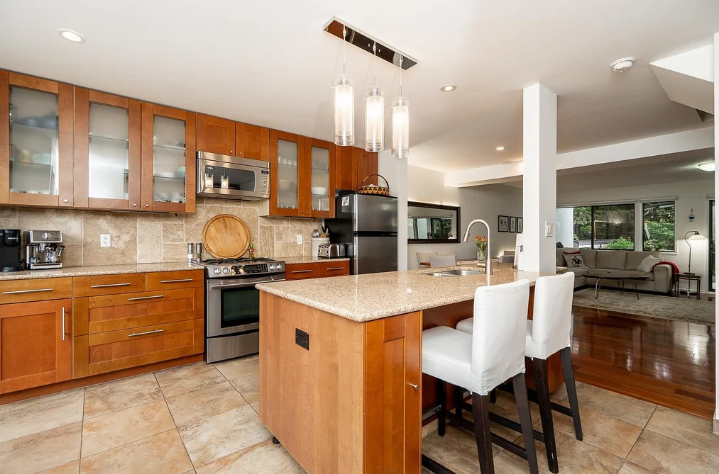 7393 MONTECITO DRIVE, Burnaby, BC — Residential for Sale - Photo 2
