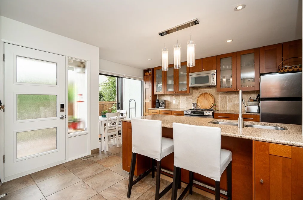 7393 MONTECITO DRIVE, Burnaby, BC — Residential for Sale — Photo 3 of 40