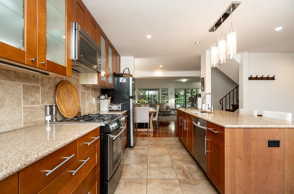 7393 MONTECITO DRIVE, Burnaby, BC — Residential for Sale — Photo 4 of 40