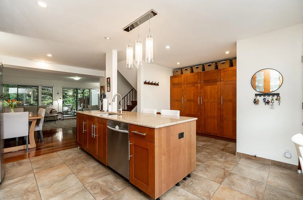 7393 MONTECITO DRIVE, Burnaby, BC — Residential for Sale — Photo 6 of 40