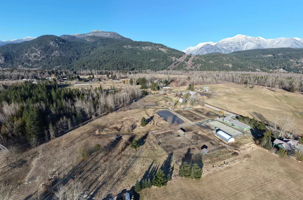 7395 CLOVER ROAD, Pemberton BC V0N 2L0, Pemberton BC — Residential for Sale - Photo 2