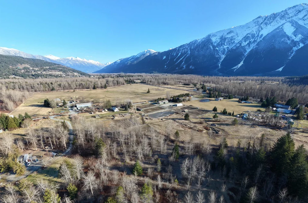 7395 CLOVER ROAD, Pemberton BC V0N 2L0, Pemberton BC — Residential for Sale - Photo 3