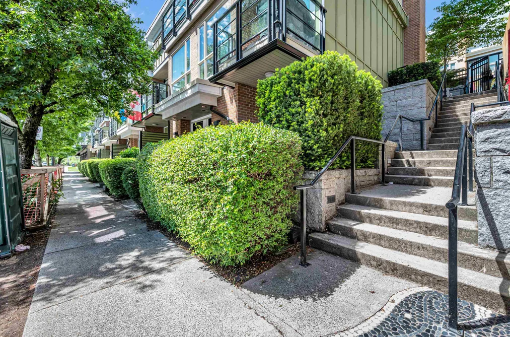 74 728 W 14TH STREET, North Vancouver BC V7M 0A8, North Vancouver BC — Residential for Sale - Photo 2