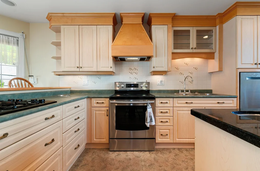 7400 MARBLE HILL ROAD, Chilliwack, BC — Residential for Sale — Photo 10 of 38