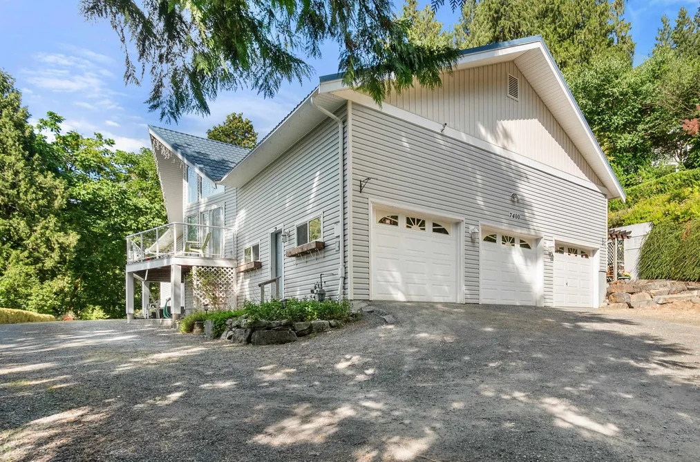 7400 MARBLE HILL ROAD, Chilliwack, BC — Residential for Sale - Photo 2