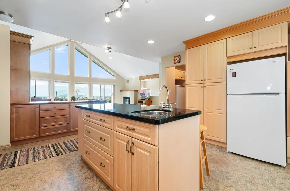 7400 MARBLE HILL ROAD, Chilliwack, BC — Residential for Sale — Photo 7 of 38