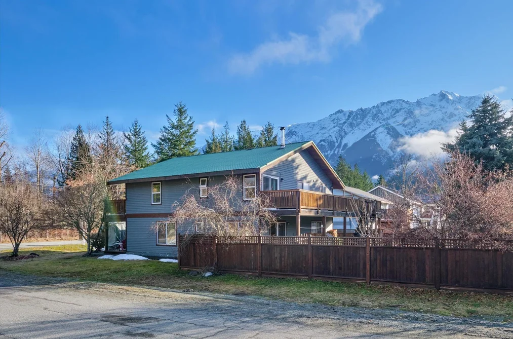 7407 HARROW ROAD, Pemberton BC V0N 2L0, Pemberton BC — Residential for Sale - Photo 2