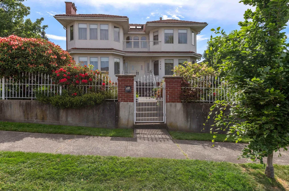 House for sale at 7416 Jasper Crescent Vancouver British Columbia - MLS: R3125973