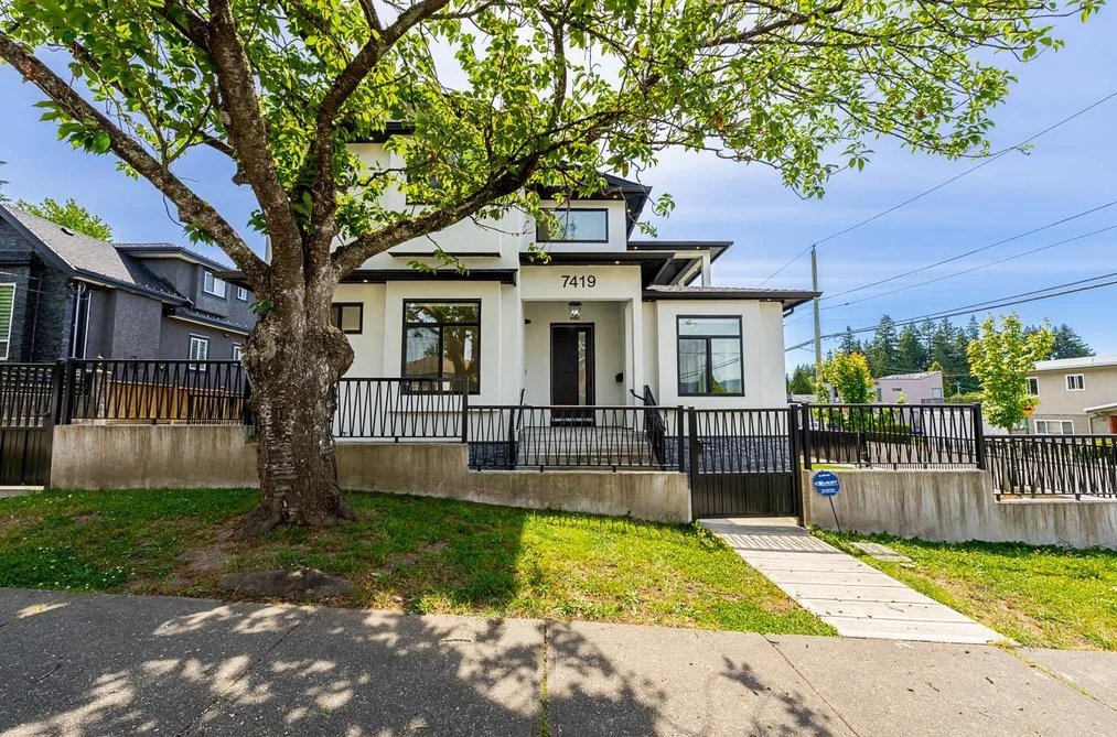 House for sale at 7419 1st Street Burnaby British Columbia - MLS: R3134144