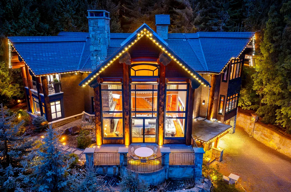 House for sale at 7425 Treetop Lane Whistler British Columbia - MLS: R3099083
