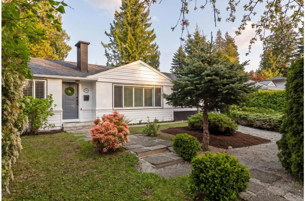 House for sale at 744 Kilkeel Place North Vancouver British Columbia - MLS: R3116147