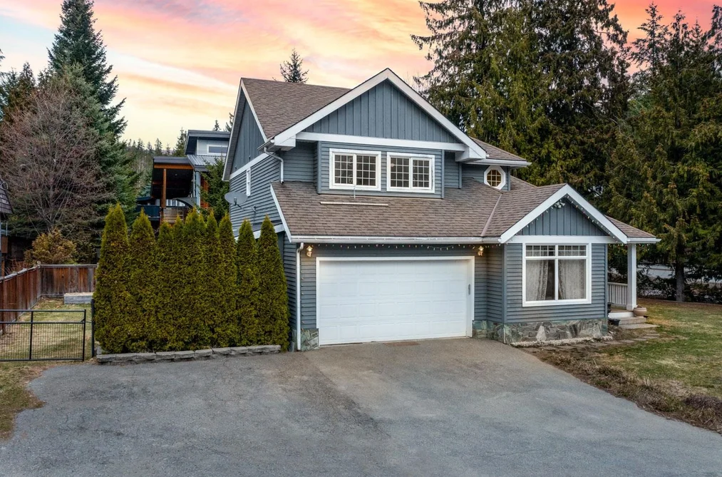 House for sale at 7443 Dogwood Street Pemberton British Columbia - MLS: R2994277