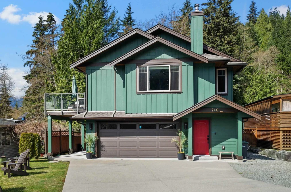 House for sale at 746 Upper Crescent Squamish British Columbia - MLS: R3107331