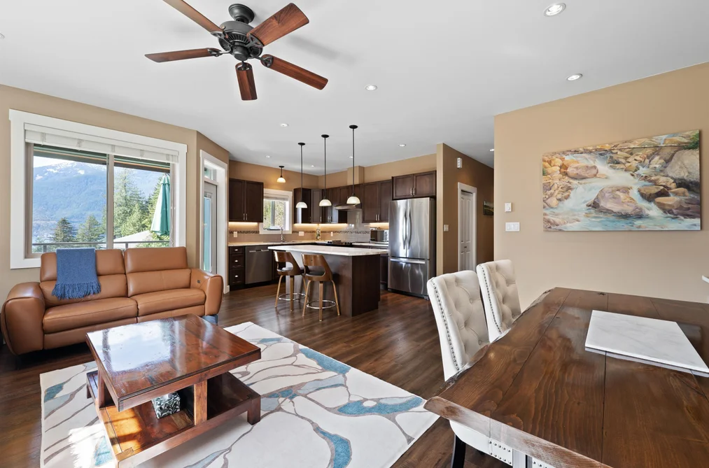 746 UPPER CRESCENT, Squamish BC V8B 1J2, Squamish BC — Residential for Sale - Photo 3