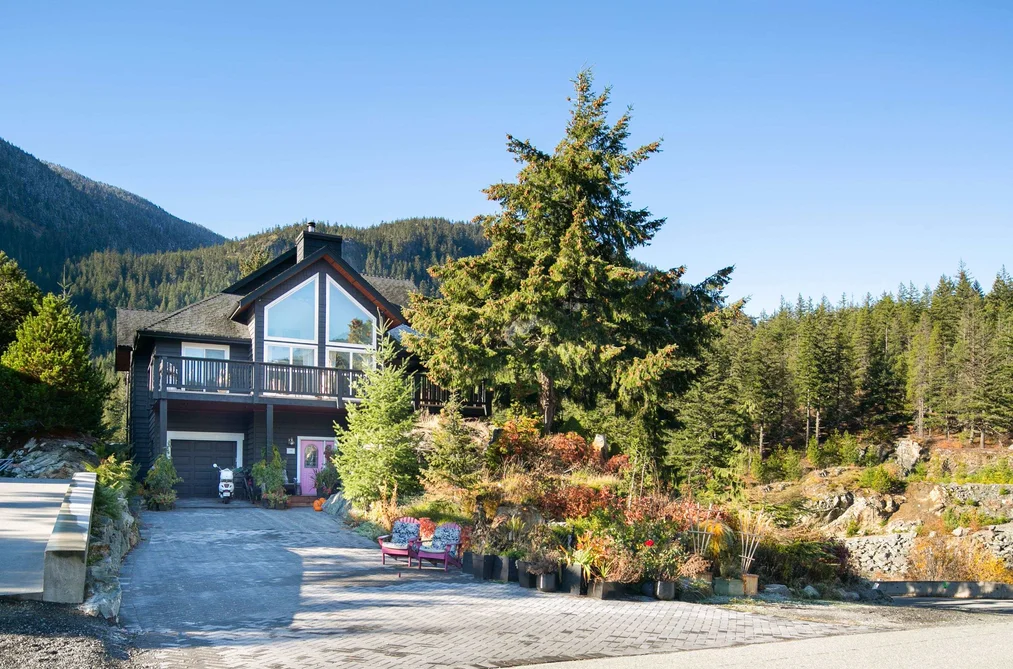 House for sale at 7467 Dogwood Street Pemberton British Columbia - MLS: R3108575