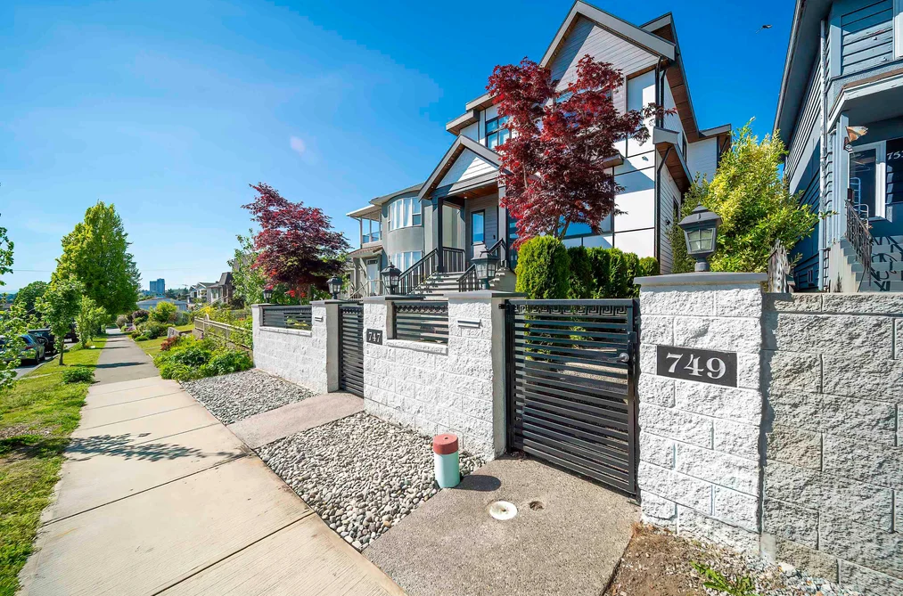 Half Duplex for sale at 749 E 60th Avenue Vancouver British Columbia - MLS: R3123625