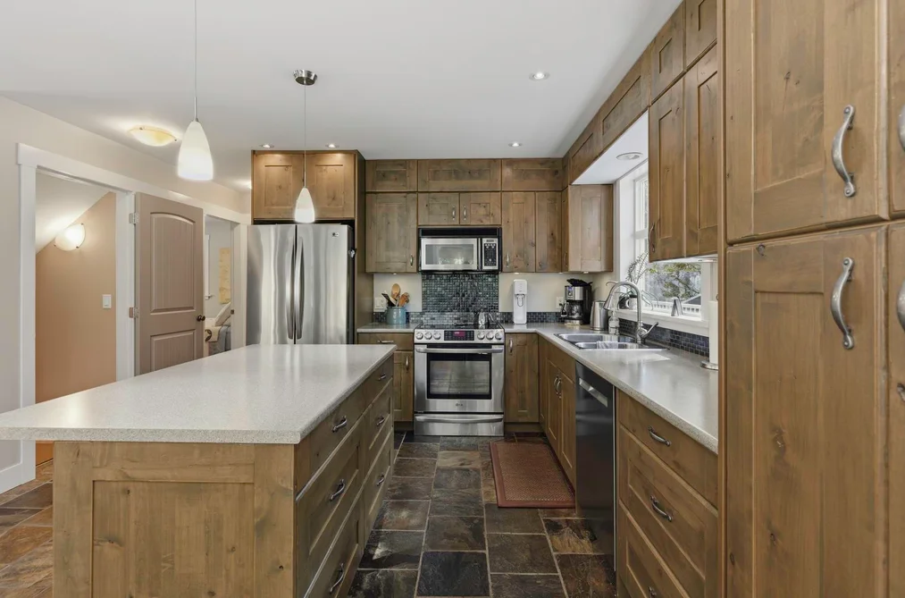 7498 AMBER ROAD, Sechelt BC V7Z 0C6, Sechelt BC — Residential for Sale - Photo 2