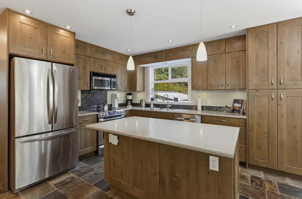 7498 AMBER ROAD, Sechelt BC V7Z 0C6, Sechelt BC — Residential for Sale - Photo 3