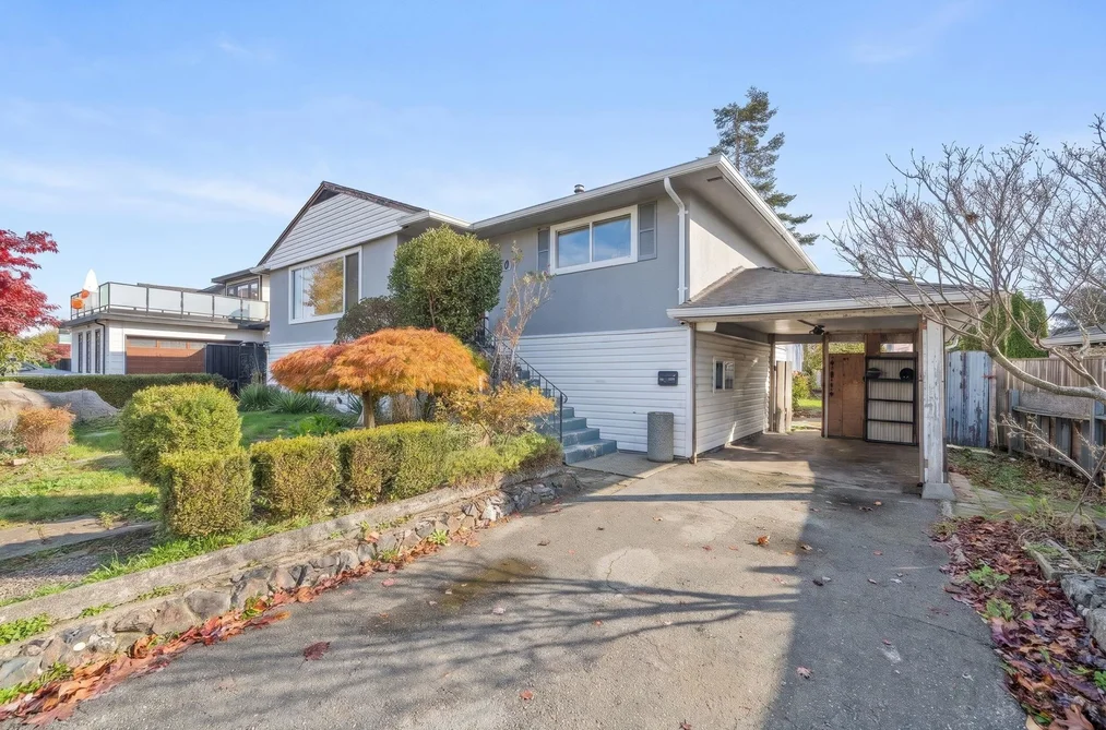 7510 Hurdle Crescent, Surrey, BC - House for Sale - Photo 4 of 20 7510 Hurdle Crescent, Surrey, BC - House for Sale - Photo 4 of 20