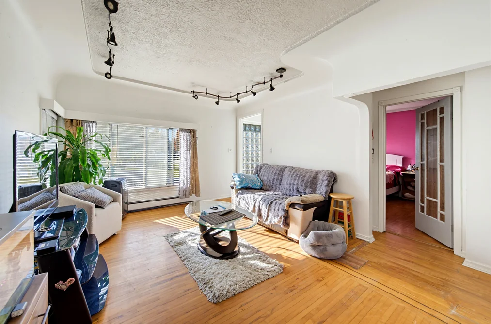 7524 4th Street, Burnaby, BC - MLS: R3179509 - Photo 6 7524 4th Street, Burnaby, BC - MLS: R3179509 - Photo 6