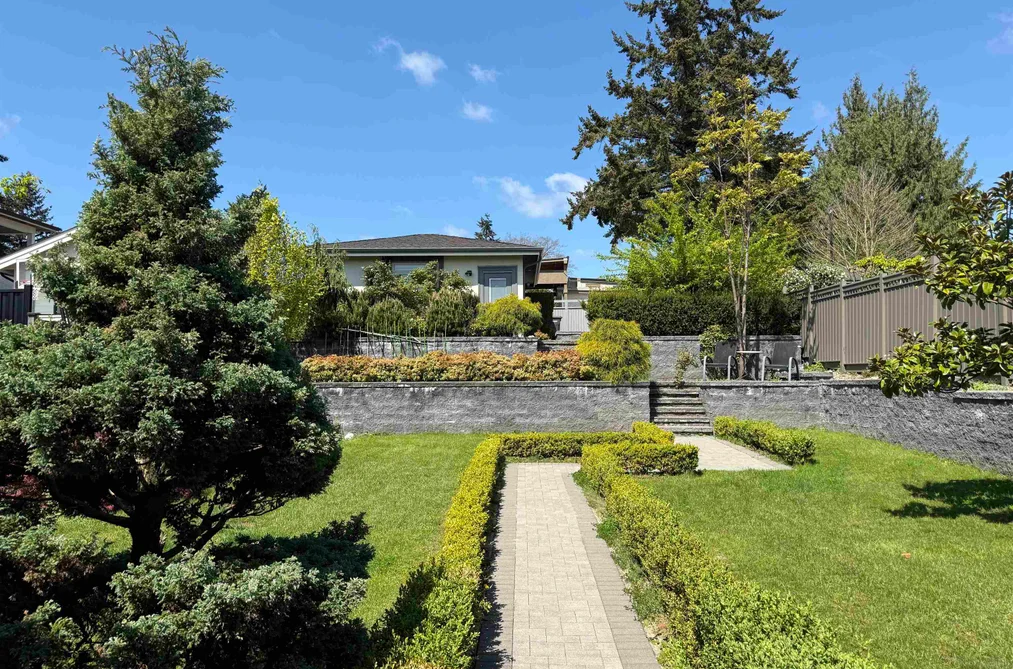 7525 13TH AVENUE, Burnaby BC V3N 2E3, Burnaby BC — Residential for Sale - Photo 2