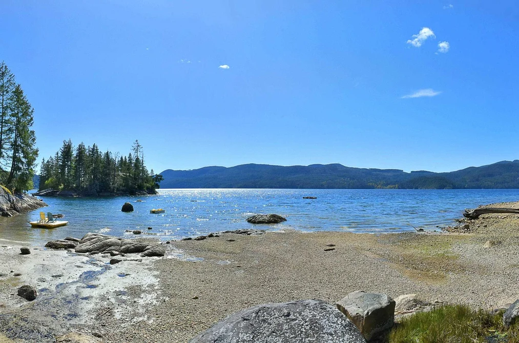 7545 ISLETS PLACE, Sechelt BC V7Z 0C5, Sechelt BC — Residential for Sale - Photo 2