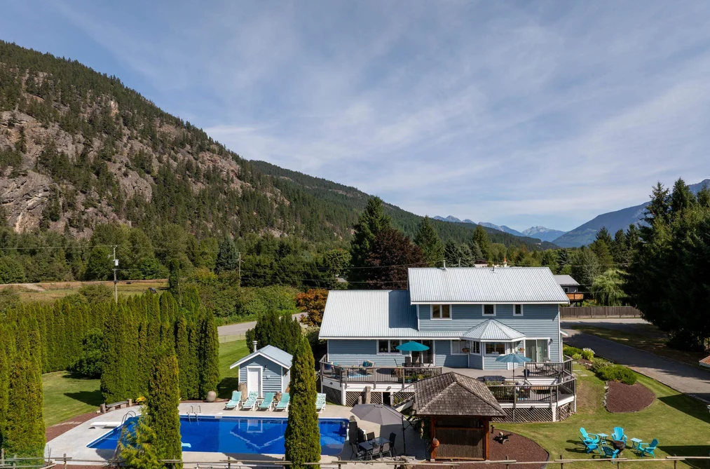 7569 OBERSON ROAD, Pemberton BC V0N 2L0, Pemberton BC — Residential for Sale - Photo 2