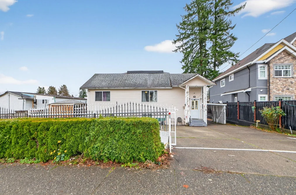 7576 140 STREET, Surrey BC V3W 5J8, Surrey BC — Residential for Sale - Photo 2