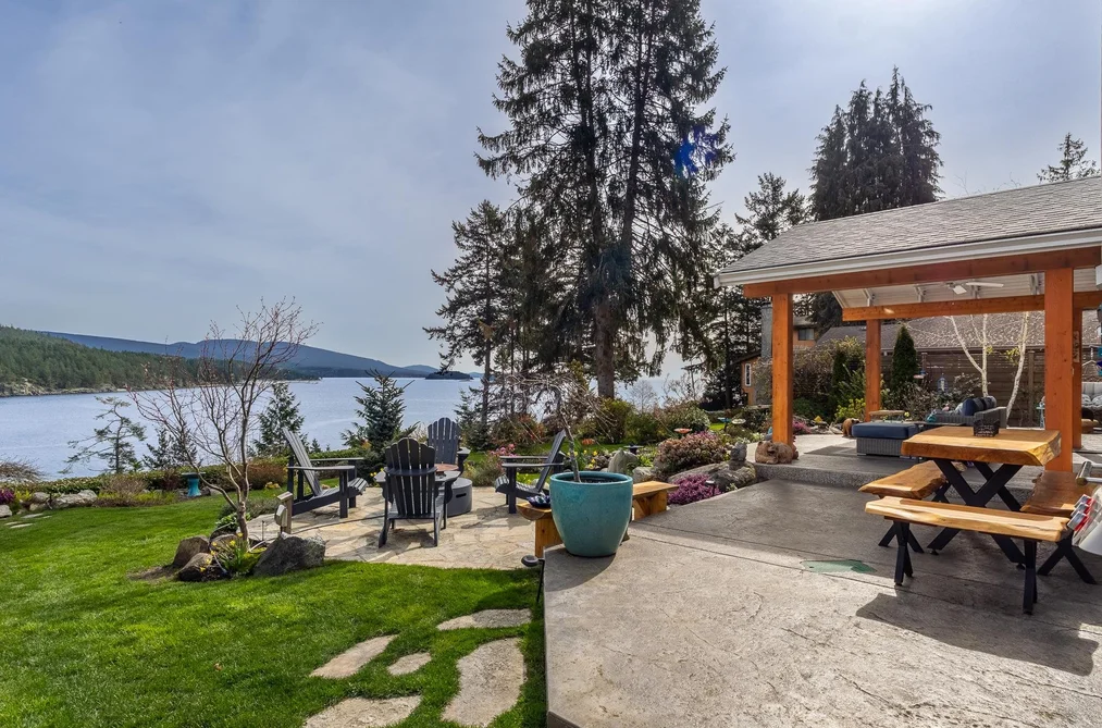 House for sale at 7614 Eureka Avenue Halfmoon Bay British Columbia - MLS: R3105532