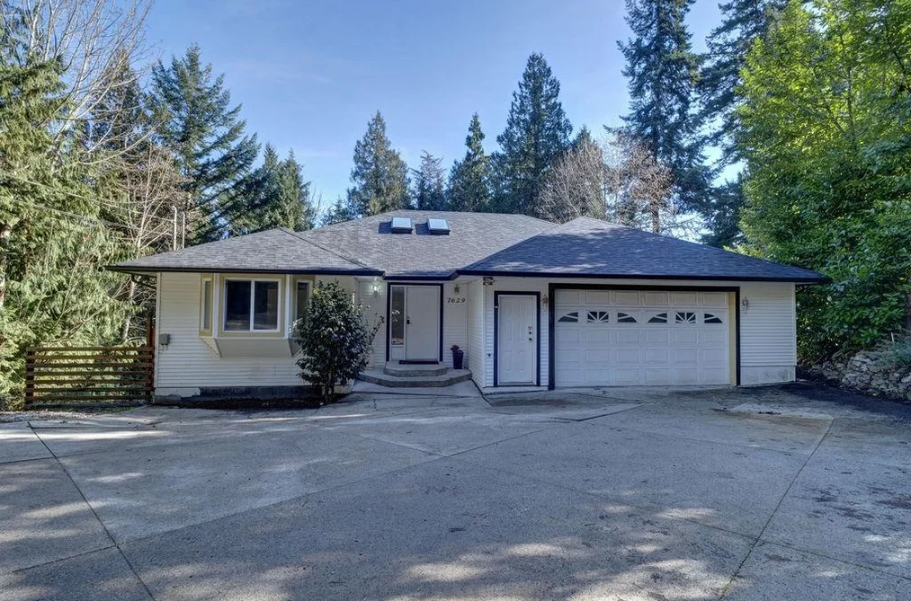 House for sale at 7629 Redrooffs Road Halfmoon Bay British Columbia - MLS: R3133269